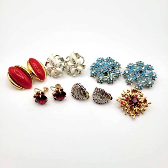 Vintage Collection of Red White, & Blue Clip on/Screw Back Earrings & Brooch - Picture 1 of 9